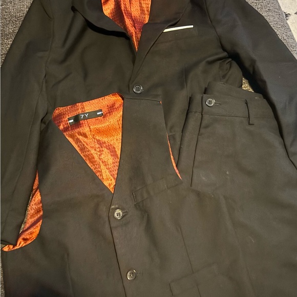Boys SIZE 7 Suit set - Picture 3 of 3